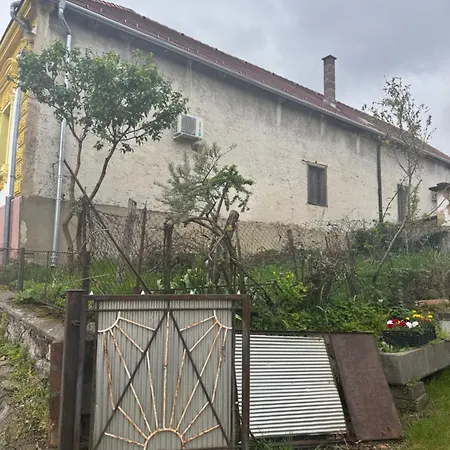 Well & Orfue Hostel Orfű