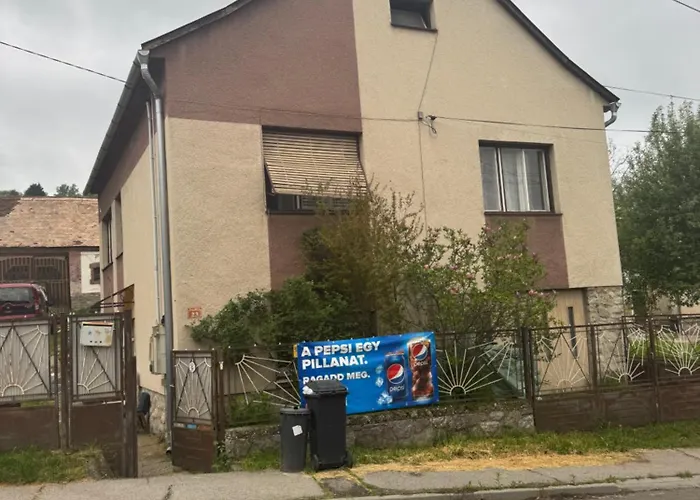 Well & Orfue אכסניה *